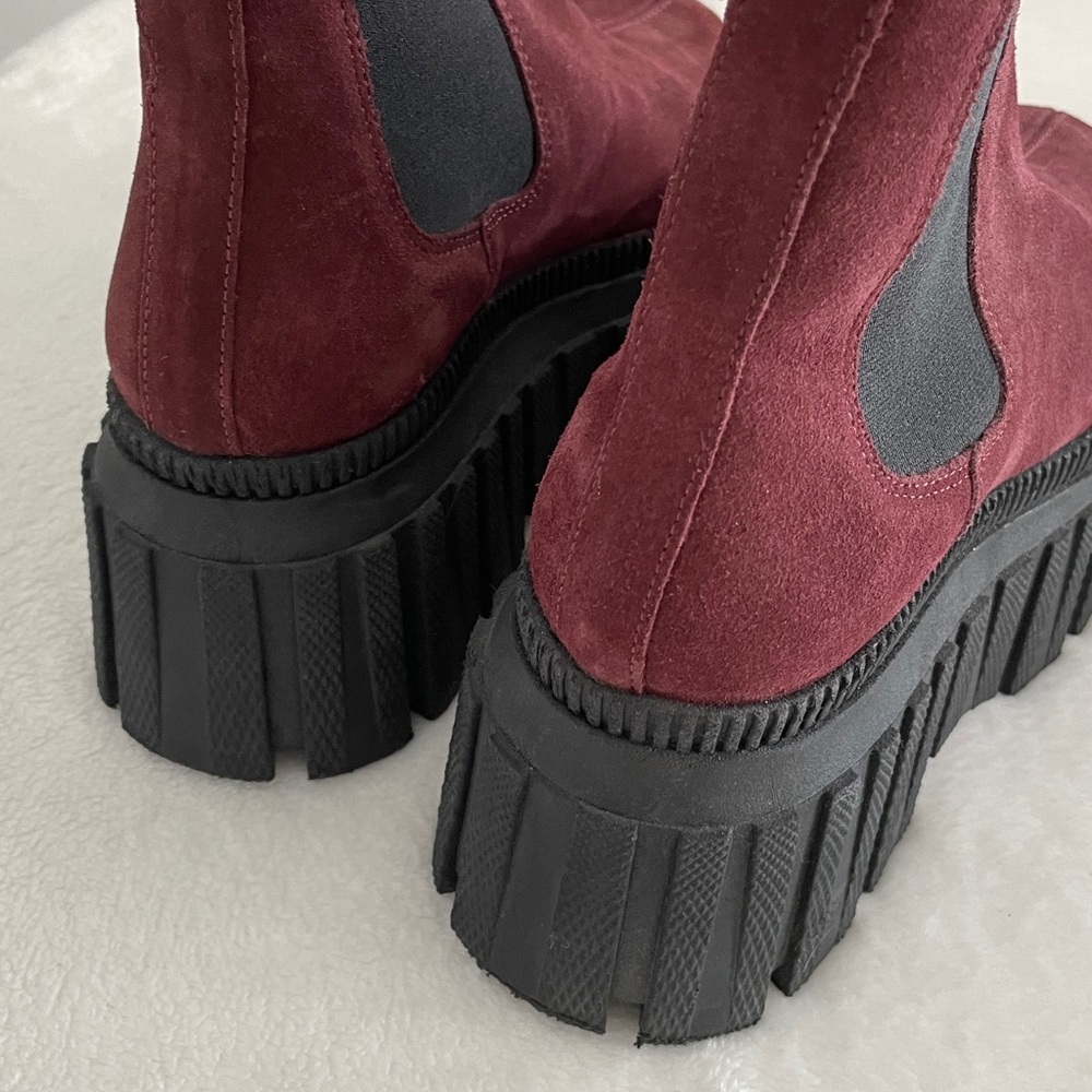 L'Intervalle Lorana Chelsea boot in burgundy suede, Eu 37 = us.  6.5 like new. - Picture 8 of 14